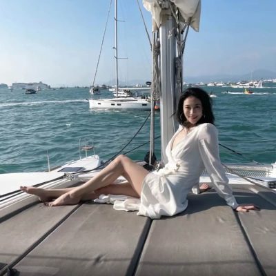 游泳馆里的两个教练孟月月泳装写真(图1)